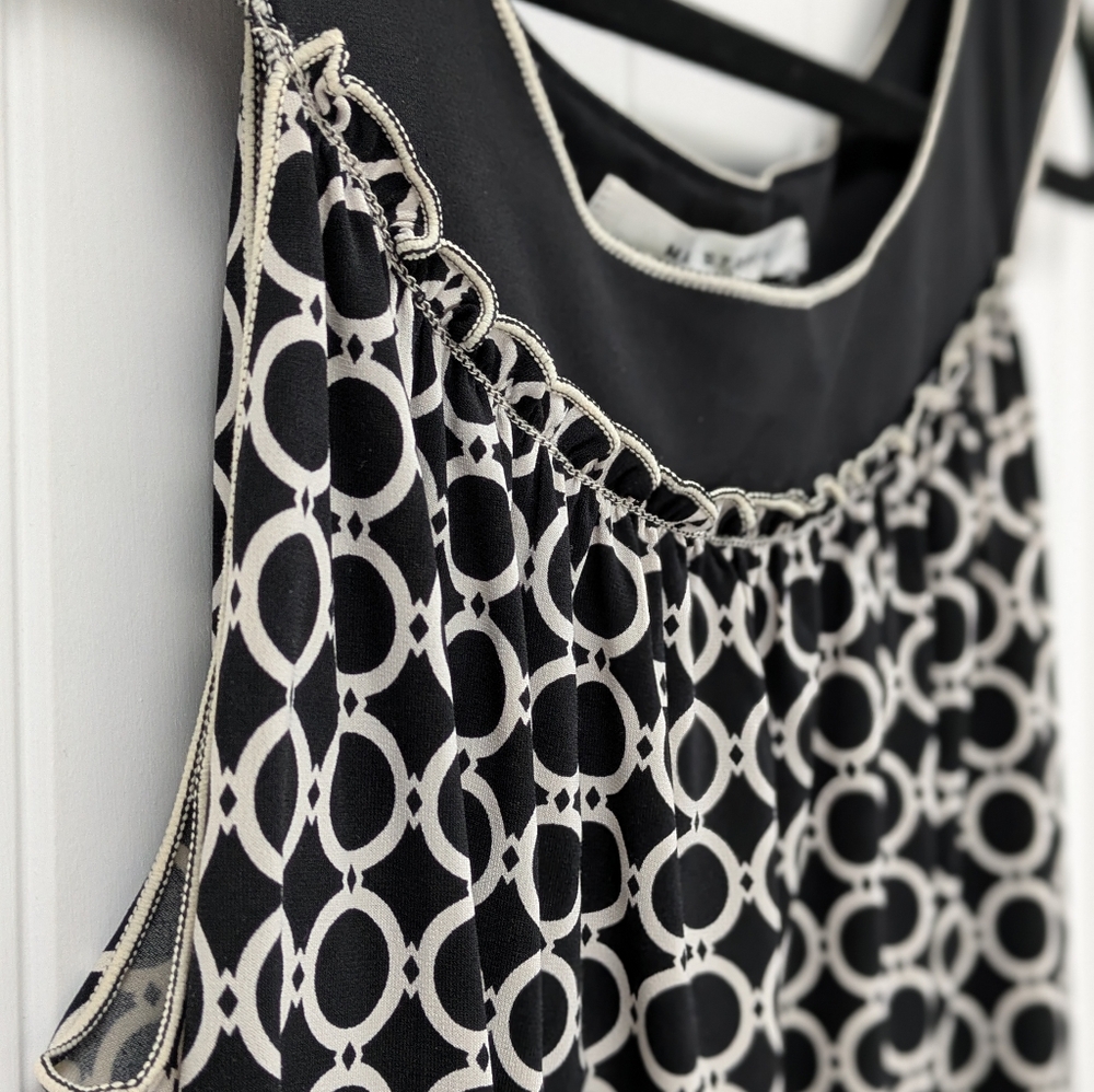 Max Studio Geometric Sleeveless dress -black and white - Picture 3 of 4